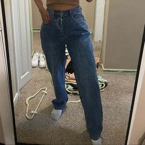 Medium wash blue Y2K boyfriend jeans